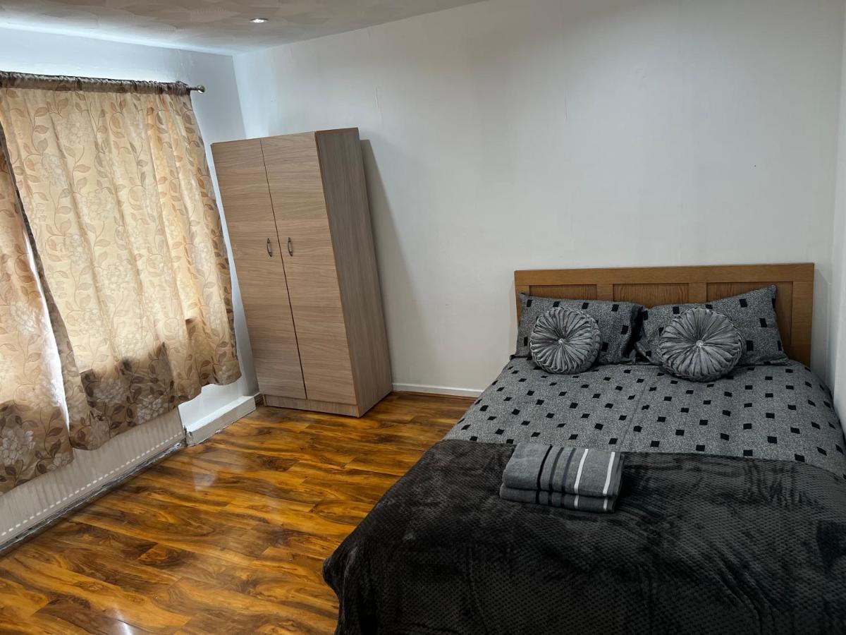 Good Priced Single Rooms In Hayes Northolt  Exterior photo